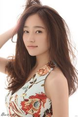 组图：焦俊艳最新大片曝光 清新碎花尽显俏丽