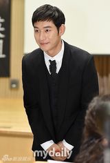 组图：《秘密之门》发布会 韩石圭等低调亮相