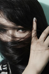 组图：李冰冰大片性感解放 裙摆飞扬肌肤似雪