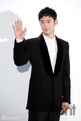 组图：崔始源郑雨盛李彩琳等众星亮相品牌展