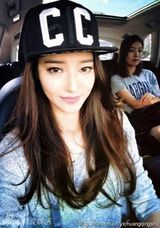 组图：欧弟疑似领证结婚 女方私房美照曝光