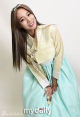 组图：韩女团BESTie迎中秋穿韩服 送甜美问候