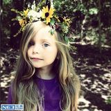 组图：大眼萝莉姐妹走红 写真妈妈掌镜精致如画