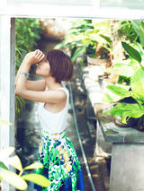 组图：唐艺昕质感大片 短发女神清新怡人