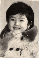 组图：众星晒童年萌照庆儿童节 自幼星范儿足