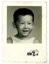 组图：众星晒童年萌照庆儿童节 自幼星范儿足