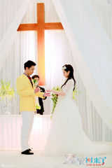 组图：《爱情回来了》曝戚薇结婚照 对象非陈赫