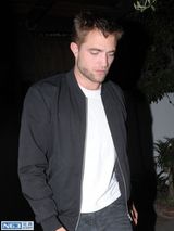 组图：暮光男帕丁森与神秘女子外出疑似新恋情