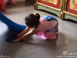 组图：张晋带女儿披浴巾搞怪 蔡少芬崩溃称噩梦