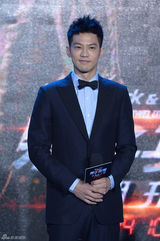 组图：《痞子2》赵又廷林更新上演“爱的抱抱”