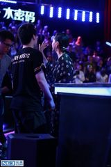 组图：海清《好舞蹈》现场坠台 跌倒负伤