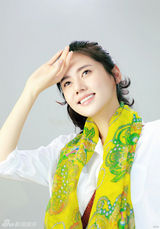 组图：秋瓷炫春末写真 变身糖果色清甜女神