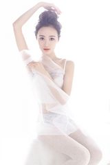 组图：战菁一夏日梦幻写真清新小性感