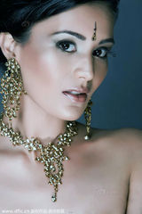 组图：宝莱坞女星双重人生 边当明星边做公务员