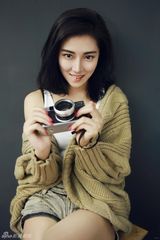 组图：菅韧姿慵懒写真 清新调皮演绎性感女人