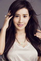 组图：张暖雅赴台拍写真 多样风格尽显优雅魅惑