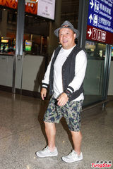 组图：众星峇里岛婚宴归来 曾志伟证实宾客自费