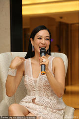 组图：钟丽缇薄纱美裙露底裤 深沟隐现身姿热辣