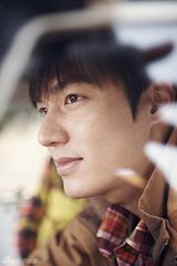 组图：李敏镐拍摄片场照曝光 暖男魅力无法挡