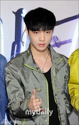 组图：汤唯EXO等出席首尔服装品牌发布会