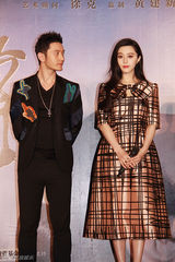 组图：《白发魔女》范冰冰黄晓明互喂“串串”