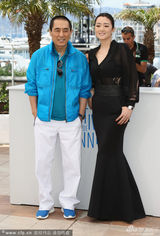 组图：巩俐黑裙透视气场强 新谋女郎笑靥如花