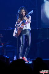 组图：曲婉婷香港开唱 否认是窦靖童音乐老师