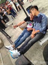 组图：文章低调筹划复出 与谢霆锋自拍心情好