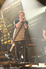 组图：看脸就醉了 小鲜肉五秒盛夏乐队献唱