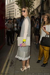 【时装周】名媛Olivia时尚搭配秀 时髦度爆表