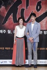 高清组图：李敏镐金喜善等出席《信义》发布会