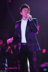 组图：歌手2突围赛廖凡主持 邓紫棋周笔畅观战