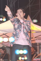 组图：春浪音乐节举办 萧敬腾张震岳热狗齐聚