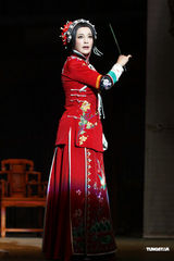 组图：刘晓庆挑战舞台剧 容颜不老饰演赛金花