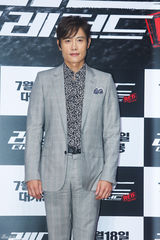 高清图：李秉宪首尔宣传《赤焰战场》一人撑场