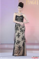 组图：张榕容产后复出身材火辣 带小孩如鱼得水