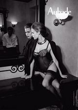 组图：超模金-克鲁尔三点式秀娇乳 复古魅惑