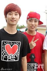 组图：韩星李贤京等出席保宁泥浆节开幕式