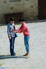 组图：《花少》自驾游 刘涛秀车技郑佩佩当翻译