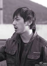 组图：韩寒《后会无期》主演照 冯绍峰硬汉上阵