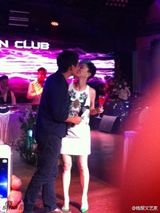 组图：kiss停不下来！周迅高圣远婚礼内场拥吻