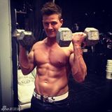 组图：猛男脱衣舞狂燥激情 嫩肉熟男任选