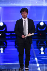 组图：《星星》获最佳海外剧银奖 主创登台领奖