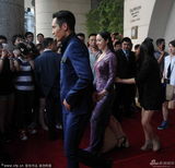 组图：董璇高云翔夫妇携手亮相 俊男美女秀甜蜜