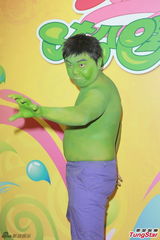 组图：亮瞎！郑欣宜成魔人布欧 王祖蓝扮柯南