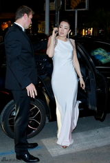 组图：《归来》戛纳酒会 巩俐感慨落泪热聊朗朗