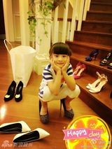 组图：森碟穿妈妈高跟鞋臭美 女汉子圆公主梦！