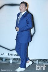 组图：崔智友被拍丑照 鼻孔朝天妆容惨白