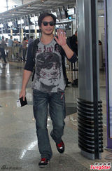 组图：彭顺小三门后首露面 称与李心洁关系OK