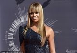 组图：变性人Laverne Cox穿包臀裙大秀丰胸美腿